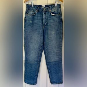 BDG Mom Jeans Light Wash Size 30